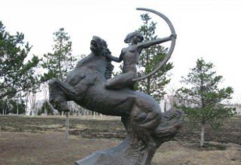 甘肃公园骑马女人射箭铜雕