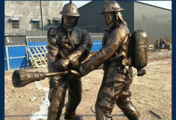 甘肃以消防员为原型的铜雕塑