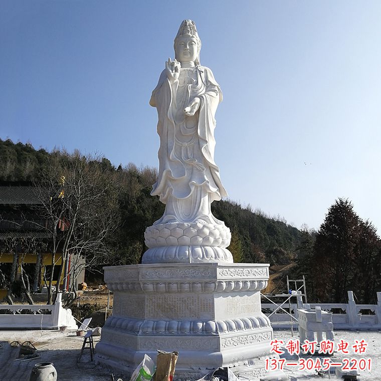 甘肃公园雍容华贵的观音石雕