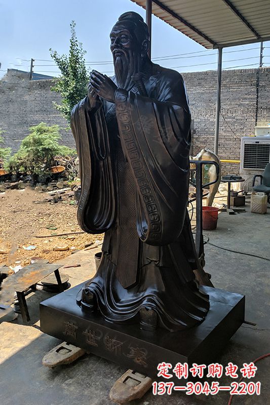 甘肃精美孔子雕塑,还原历史大师的英姿