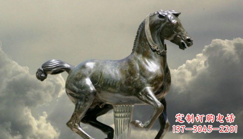 甘肃铜雕艺术品:纯手工雕刻的奔马铜雕