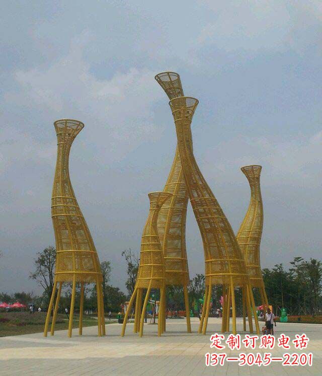 甘肃优雅与浪漫的相遇——不锈钢长颈鹿雕塑