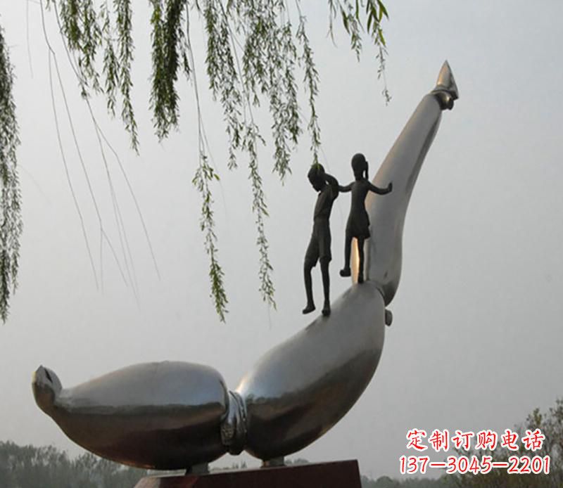 甘肃海豚情侣雕塑,精美绝伦,让爱沉醉于大海中