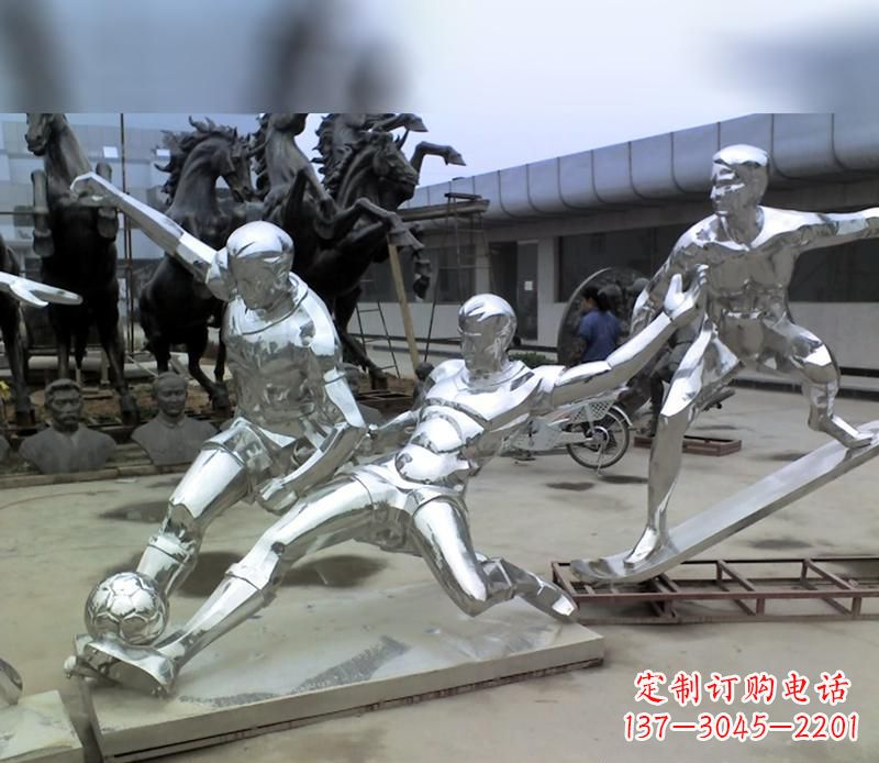 甘肃中领雕塑定制的不锈钢足球运动雕塑