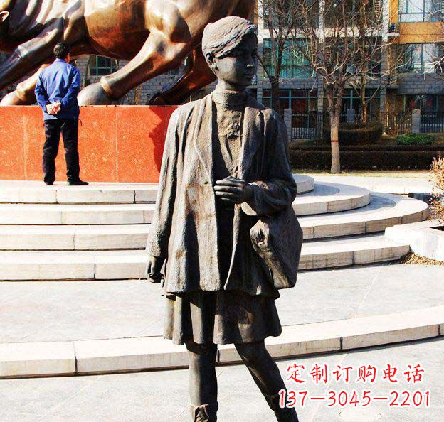 甘肃真实可爱的女孩铜雕塑