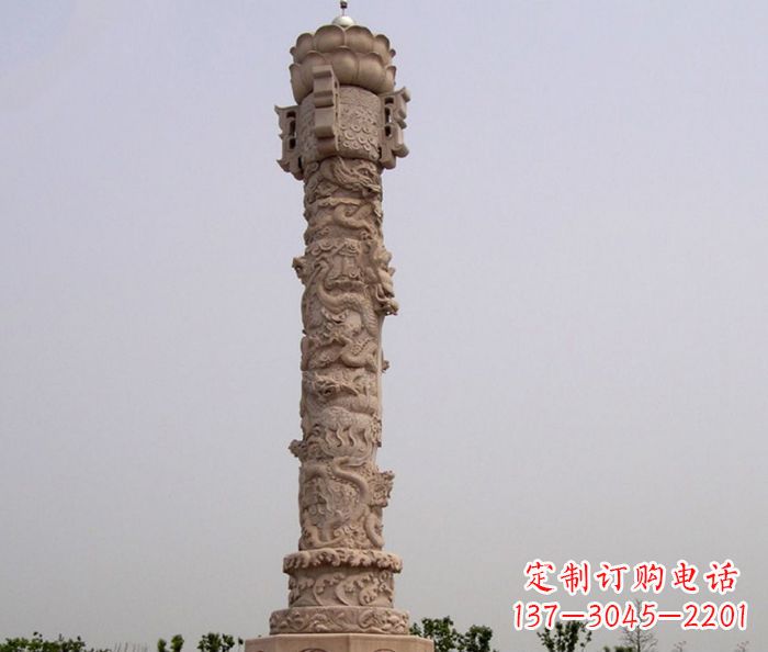甘肃领雕塑制作精美的红石龙柱雕塑