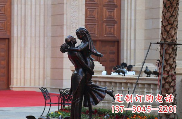 甘肃广场浪漫情侣人物铜雕