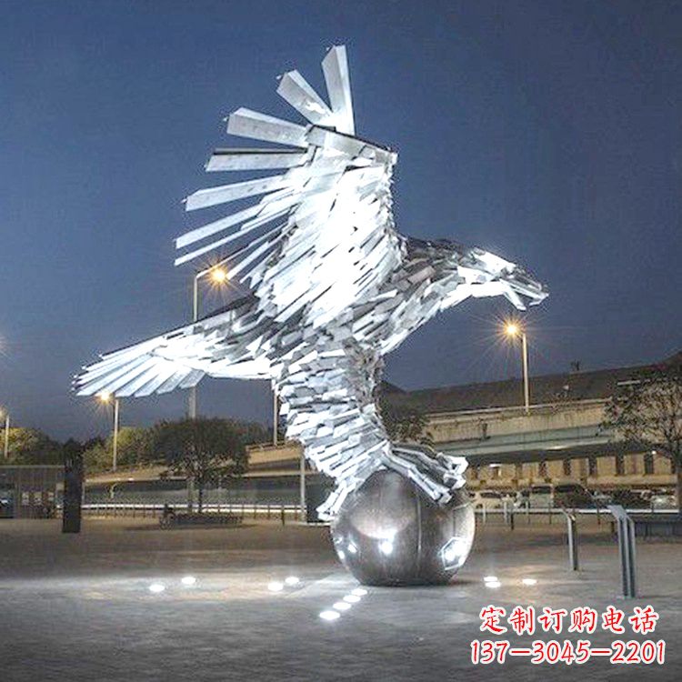 甘肃中领雕塑的金属质感老鹰雕塑是一款精美而又…