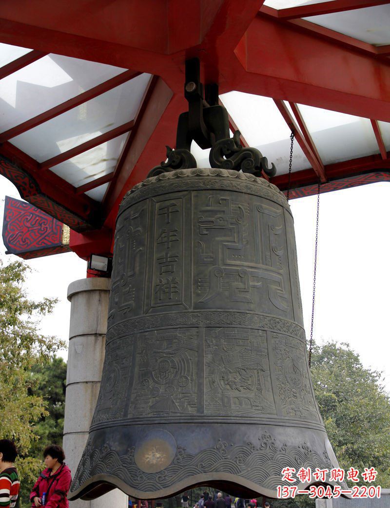 甘肃中领雕塑:千年吉祥铜钟雕塑