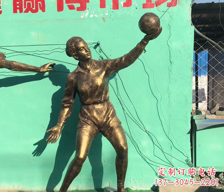 甘肃中领雕塑:学生运动的赞美——精美铜雕学生人物排球雕塑