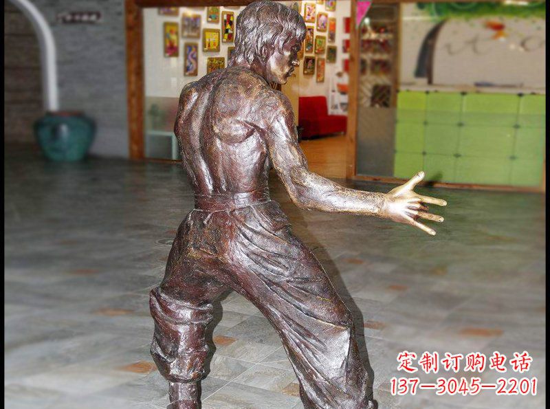 甘肃精致铜制李小龙雕塑,雕刻细腻精美