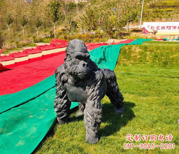 甘肃新颖优雅的广场铜雕行走猩猩雕塑