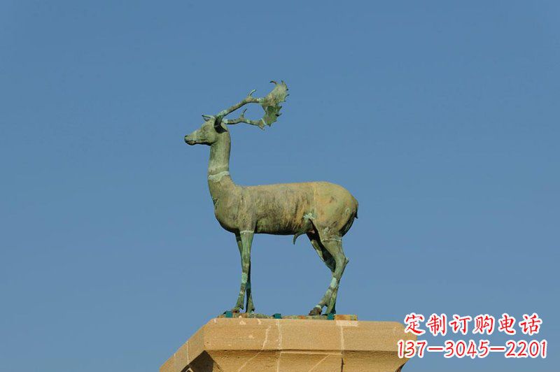 甘肃中领雕塑鹿雕塑生动逼真