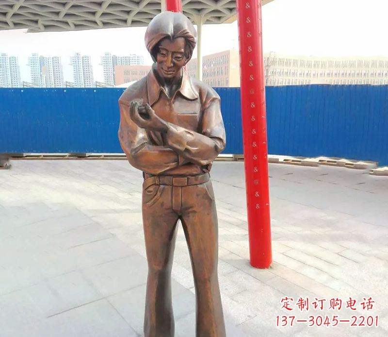 甘肃广场中年女人人物铜雕