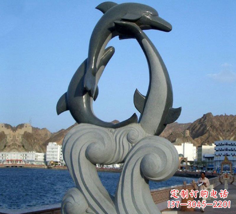 甘肃海边动物海豚石雕