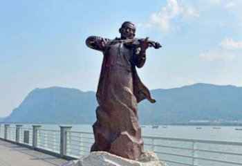 甘肃海边拉小提琴的聂耳雕像