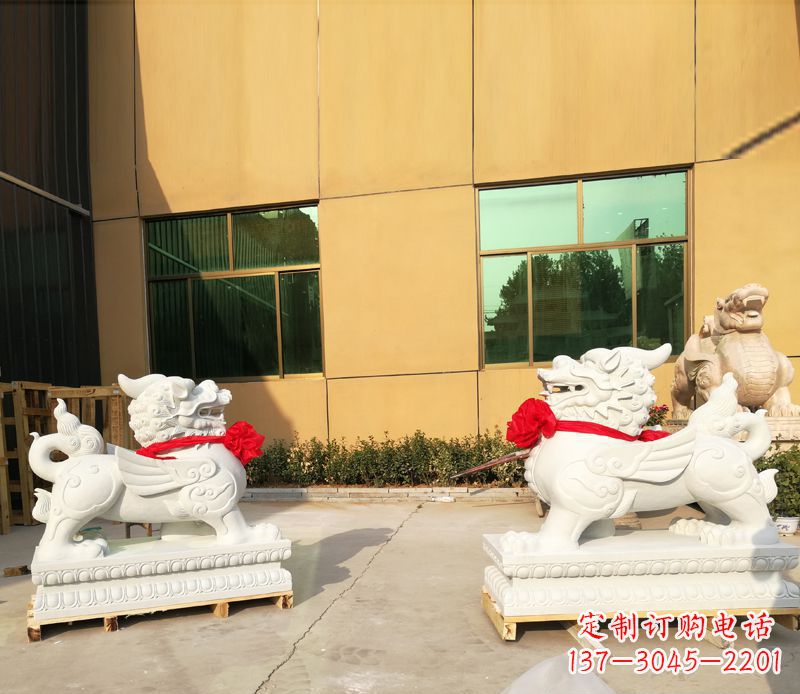甘肃汉白玉立式貔貅门口招财石雕
