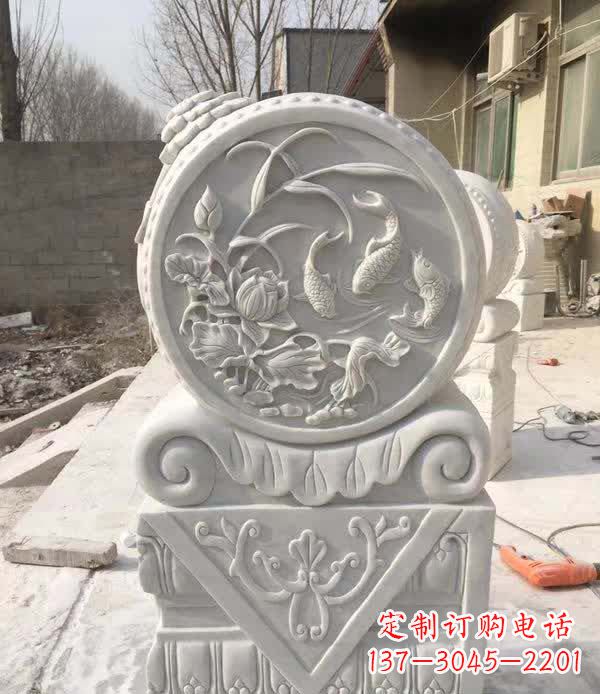 甘肃以汉白玉石制作的门墩雕塑
