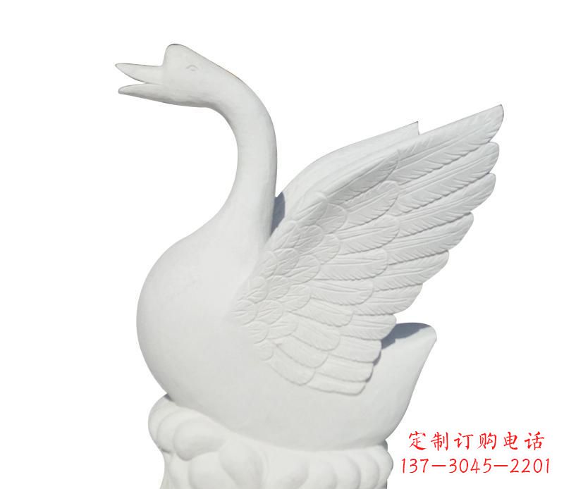 甘肃汉白玉雕刻的精美天鹅雕塑
