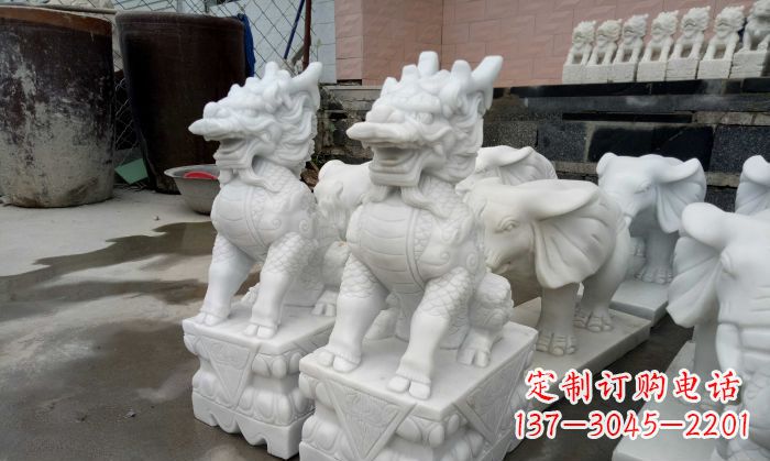 甘肃汉白玉麒麟雕塑:门口镇宅石雕之美