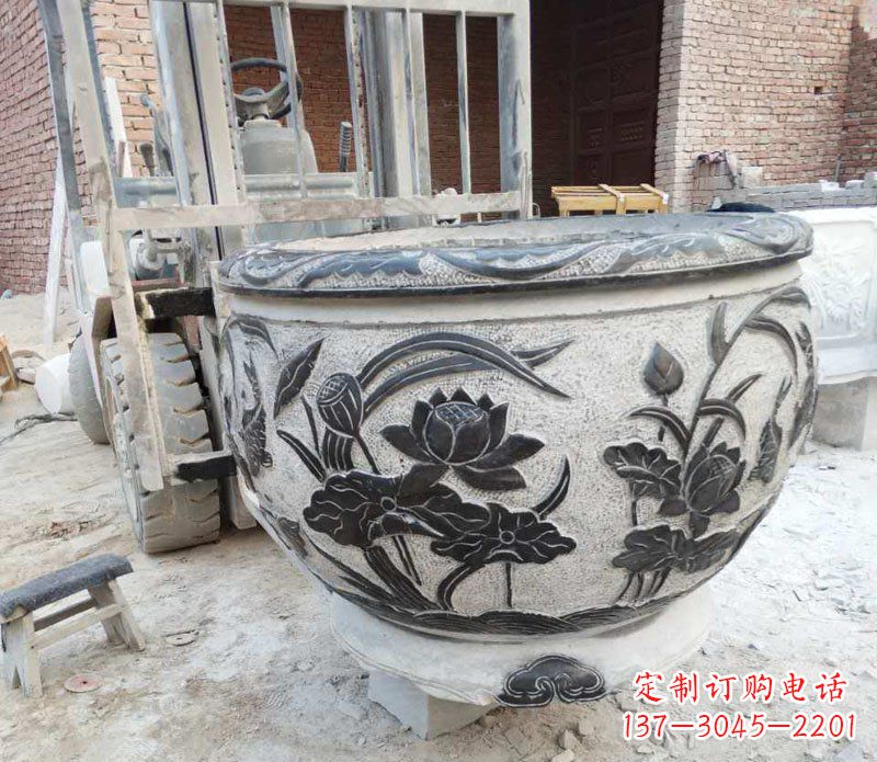 甘肃中领雕塑青石荷花水缸雕塑以其独特的设计、…