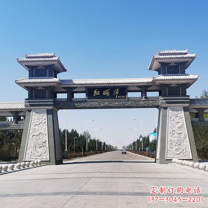 甘肃红碱淖景区石雕汉阙大门