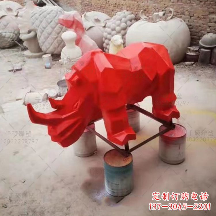 甘肃红色几何切面抽象犀牛雕塑
