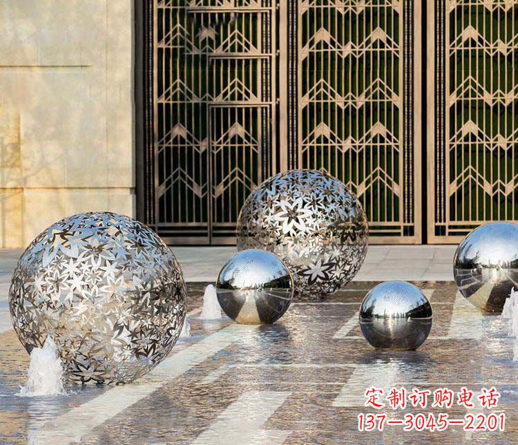 甘肃欣赏自然的美：不锈钢花形镂空球喷泉雕塑
