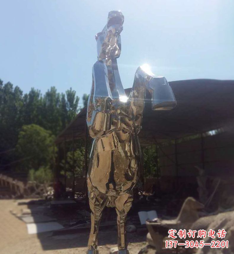 甘肃典雅马雕,不锈钢镜面奔马雕塑,个性精彩