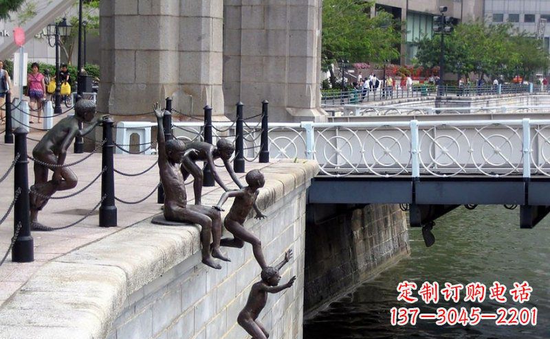 甘肃街边跳水的小孩小品铜雕