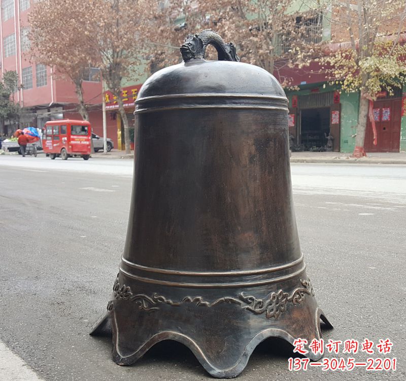 甘肃铜钟雕塑:精致美观的景观艺术