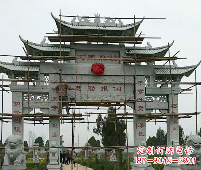 甘肃传承古艺三门牌坊石雕