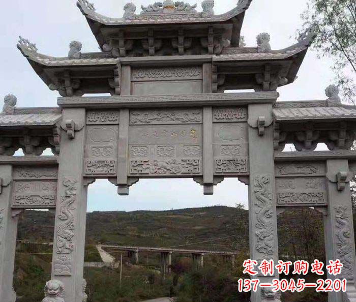甘肃地标性的三门石雕牌坊