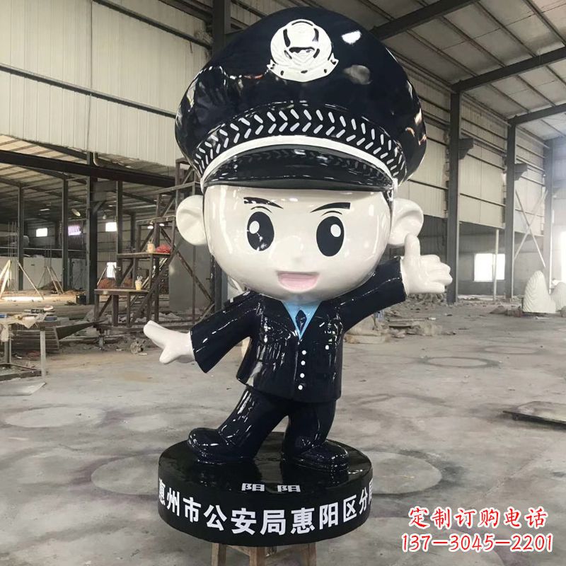 甘肃可爱警察雕塑,萌趣满满!
