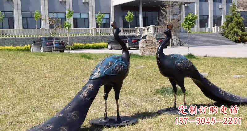 甘肃孔雀动物铜雕