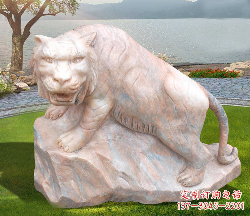 甘肃金灿灿的老虎石雕公园动物摆件