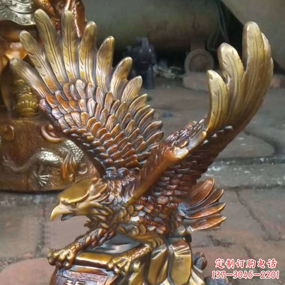 甘肃雕塑精灵:翱翔于天际的老鹰雕塑