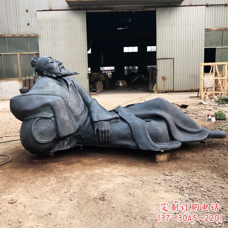 甘肃李白醉卧铜雕塑,抒写出豪迈之气