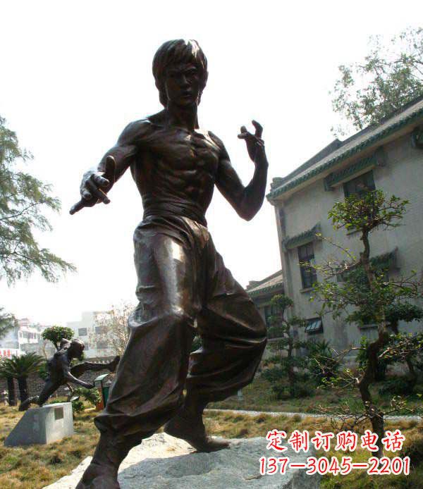 甘肃忠实再现李小龙公园名人铜雕