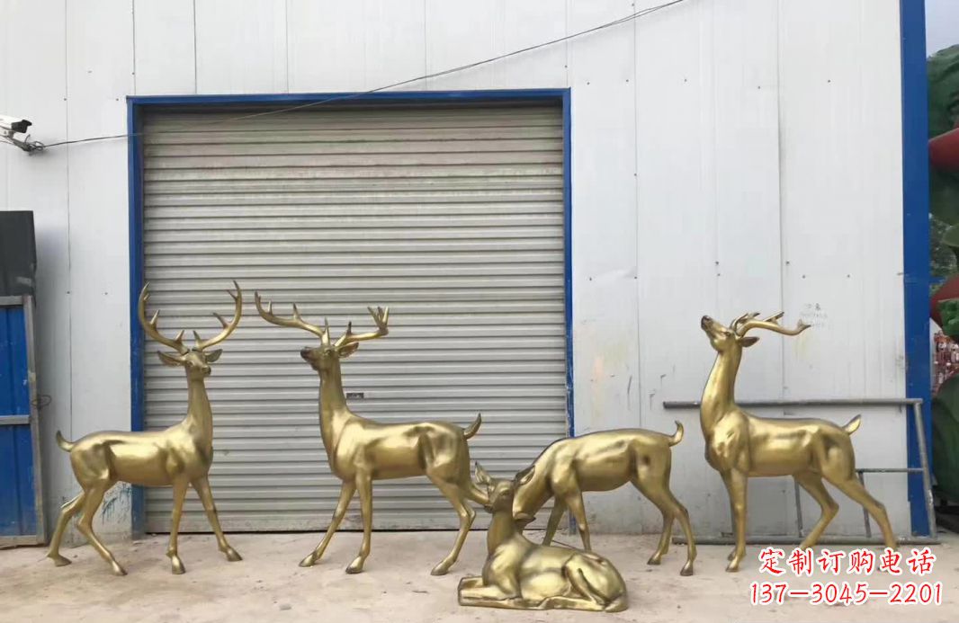 甘肃产自中领雕塑的手工鹿群铜雕塑,是一款以鹿…