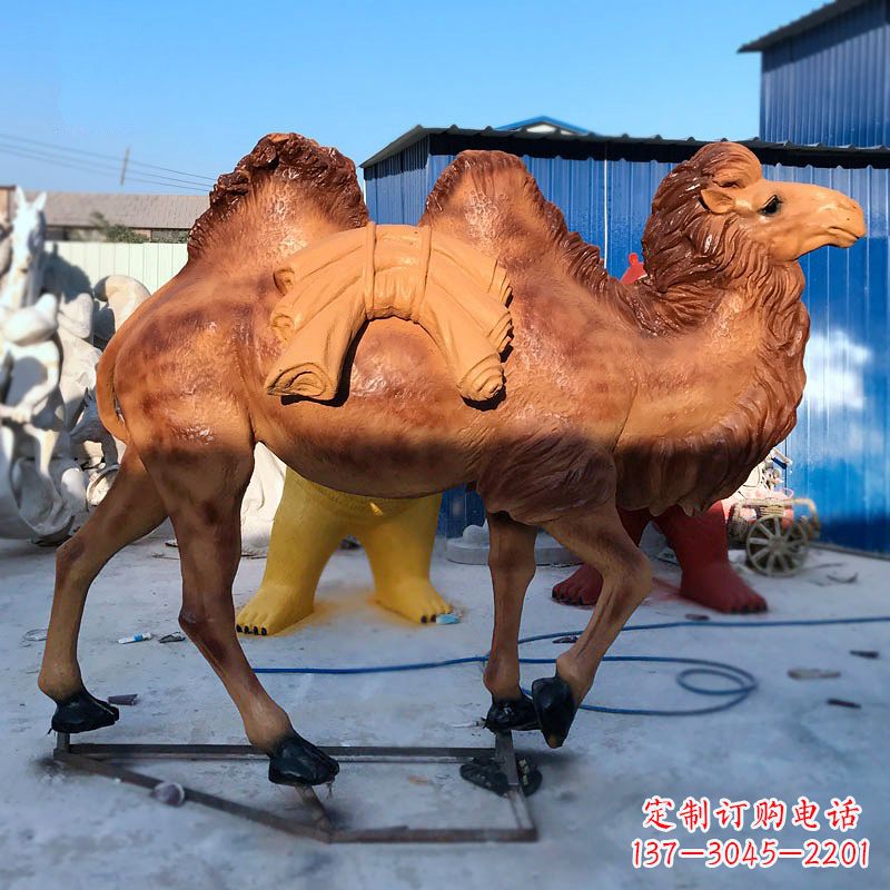 甘肃雕刻精美的骆驼玻璃钢仿真雕塑