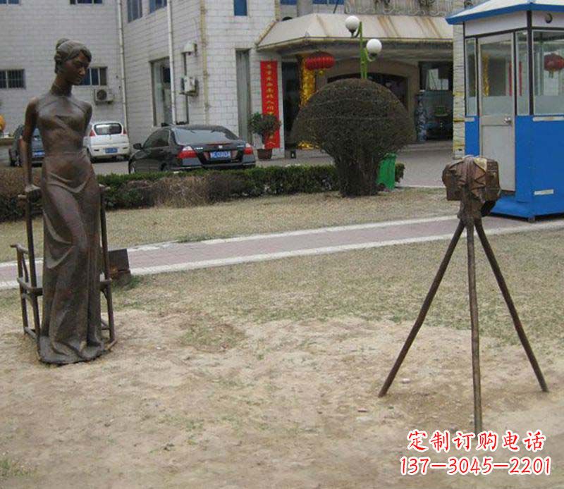 甘肃美女照相人物铜雕