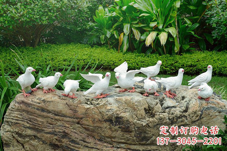 甘肃鸽子雕塑,母亲抱孩子的传家之宝