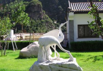 甘肃仙鹤石雕公园草坪动物雕塑