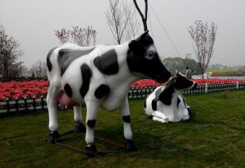 甘肃真实农场气息的户外仿真奶牛雕塑