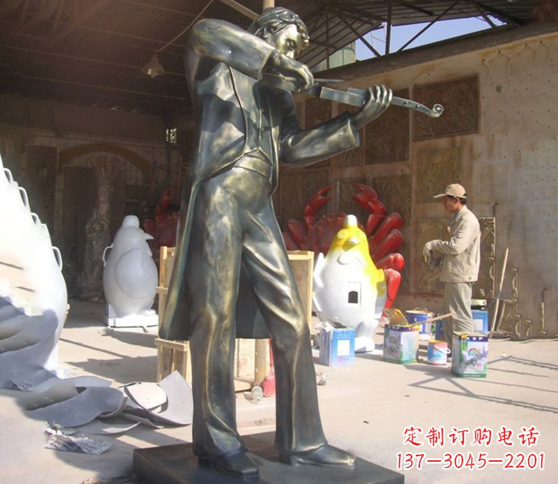 甘肃男人演奏小提琴铜雕