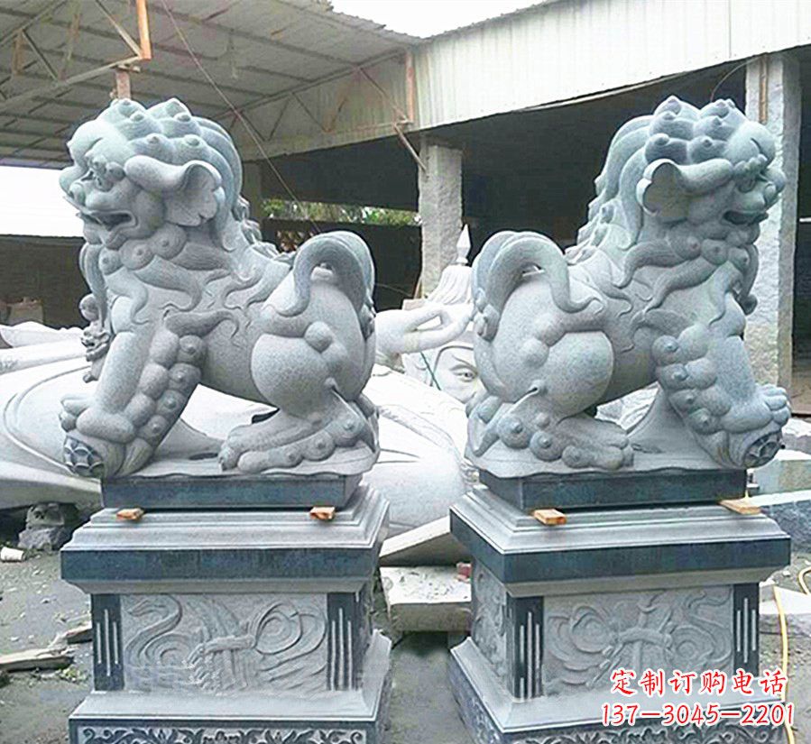 甘肃南方狮子献钱狮石雕,精美狮子雕塑为您庆祝