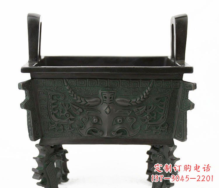甘肃精致的牛头铜鼎铜雕