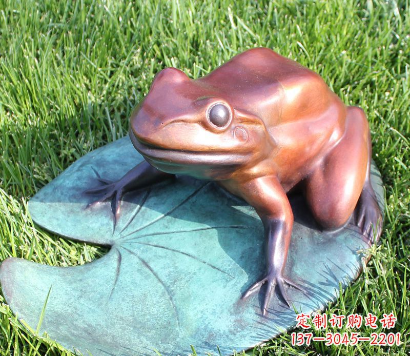 甘肃复古古典之美,荷叶青蛙雕塑