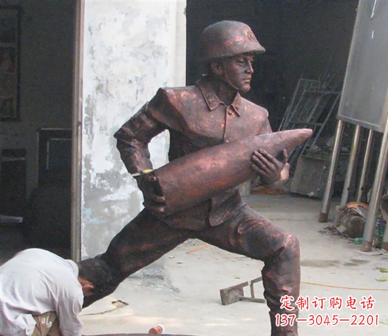 甘肃铜雕炮弹战士,象征勇气和决心